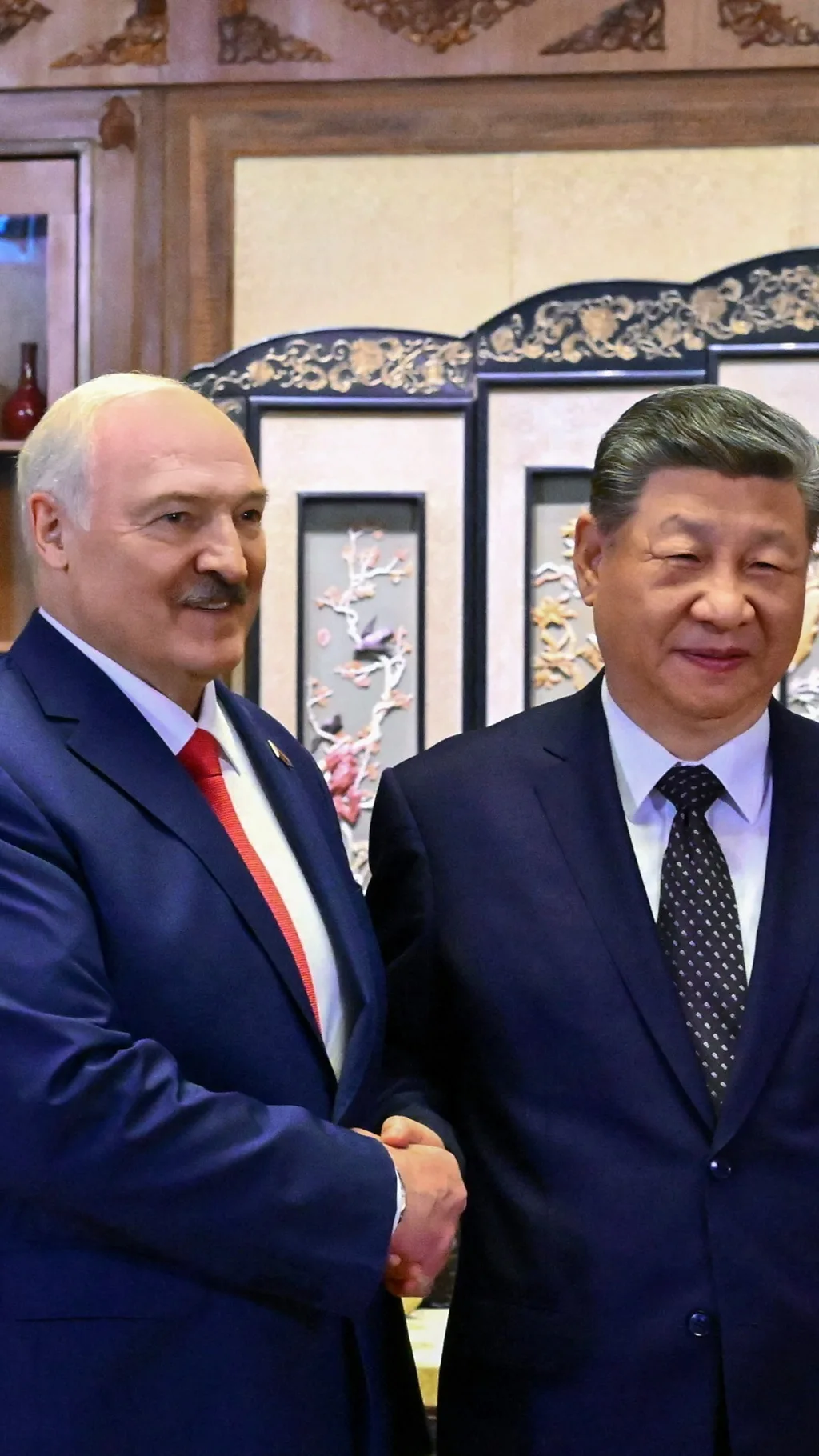 Зачем Лукашенко прилетел к Си Цзиньпину?